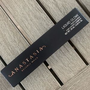 Anastasia Beverly Hills liquid glow highlighter